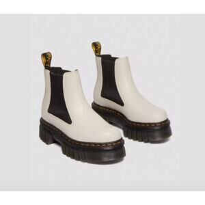 Dr. Martens Audrick Nappa Leather Platform Chelsea Boots Size 8 NIB